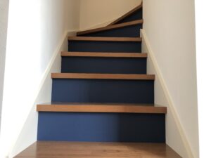階段の蹴込み板の色を変えると・・・