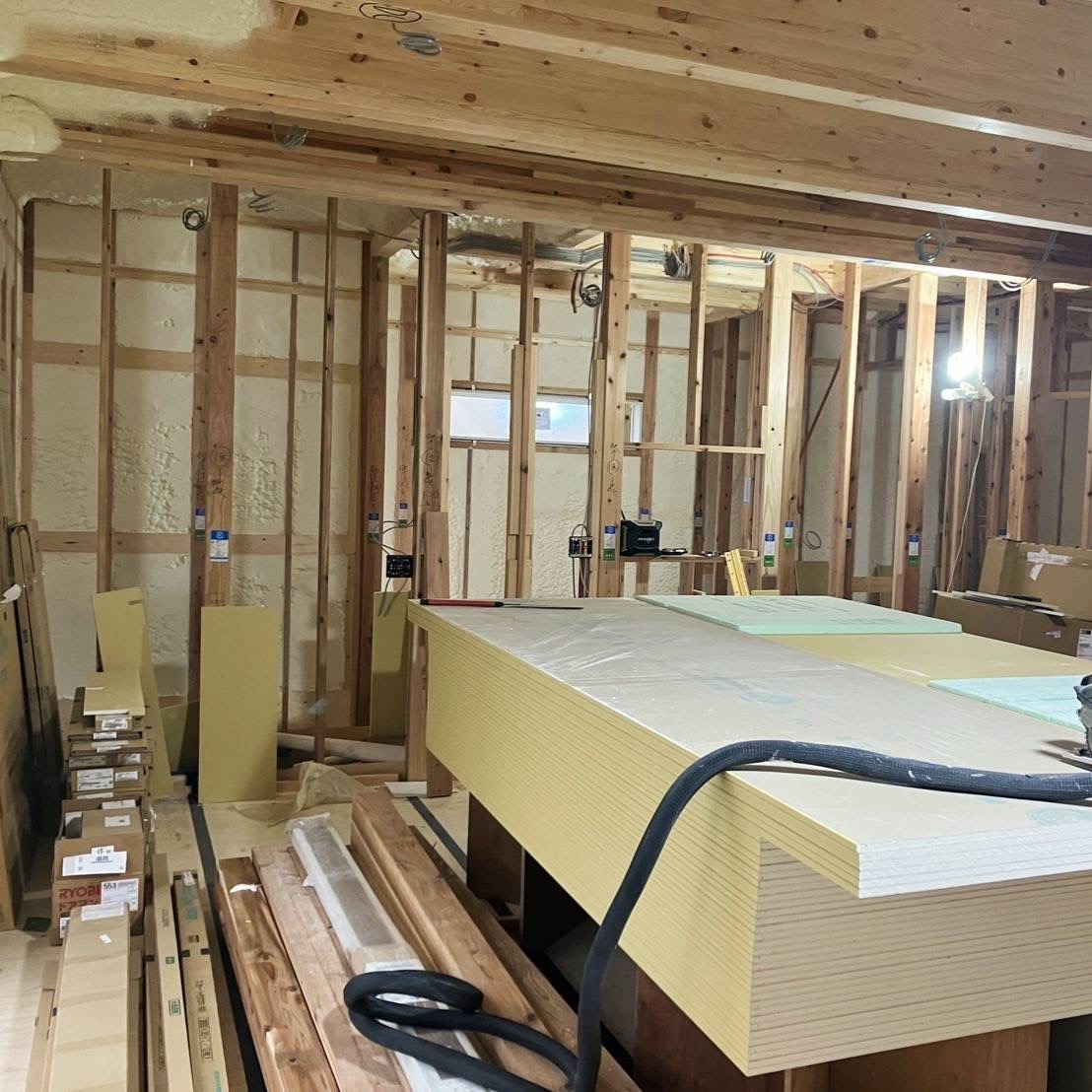 12/22　吹き付け断熱が施工されました👀🏠✨