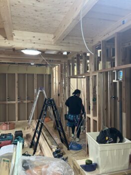 4/12  電気配線中です！